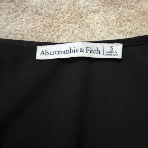 Abercrombie and Fitch black dressy top size S - Picture 4 of 4